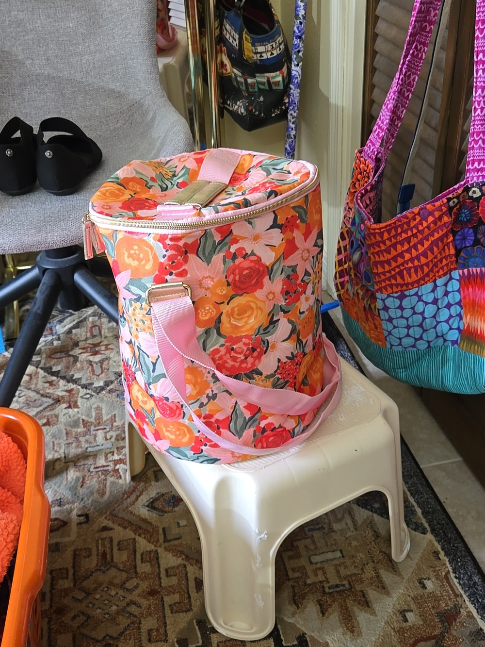 Source Unknown Pink Floral Canvas Bucket Travel Bag with Orange Accents - Picture 6 of 6